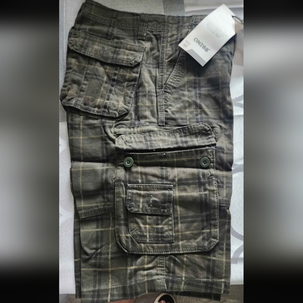 New One68 Boutique Men's Plaid Cargo Shorts - Green,Black &Tan Plaid Size 36
